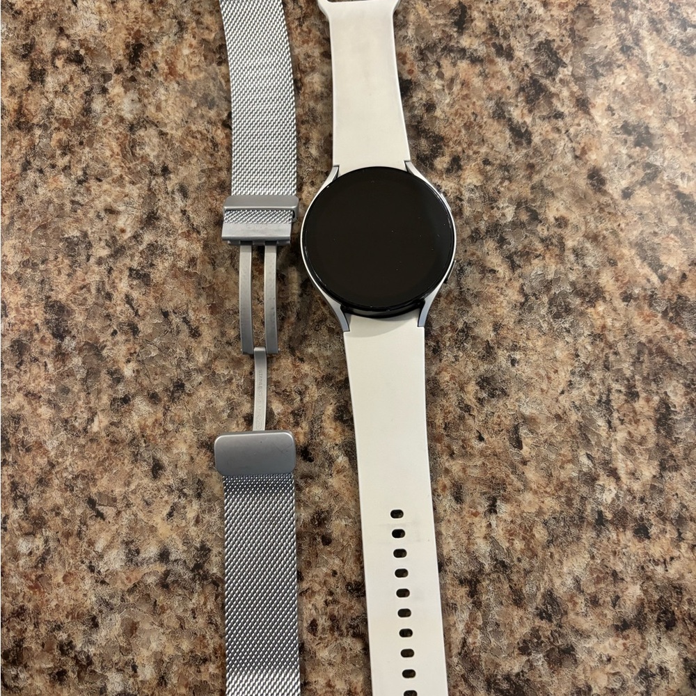 Samsung Galaxy Watch5 with Black and Silver Accents - Picture 4 of 4